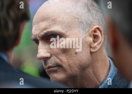 London, Großbritannien. 4. September 2018. Chris Williamson, MP Derby Norden, außerhalb der Arbeit HQ in London als Mitglieder der nationalen Exekutivkomitees Code der Partei des Verhaltenskodex zur Bekämpfung des Antisemitismus zu diskutieren. Credit: Stephen Chung/Alamy leben Nachrichten Stockfoto