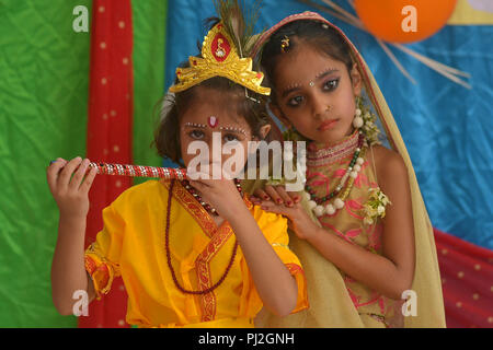 Ajmer, Indien. 03 Sep, 2018. Indian School ersten Schritt Kinder, verkleidet als Hindu Gott Krishna, im Feiern des Janmashtami Festival in der Schule in Ajmer, Rajasthan, Indien teilnehmen. Janmashtami, die Hinduistische fest, dass die Geburt von Krishna. Credit: shaukat Ahmed/Pacific Press/Alamy leben Nachrichten Stockfoto