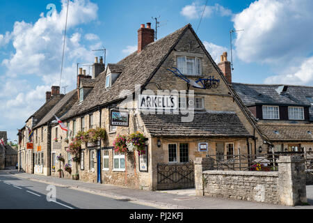 Die fairford Pflug Pub in Fès, Cotswolds, Gloucestershire, England Stockfoto