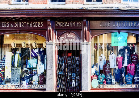 Cambridge (England, Großbritannien): Store für Hochschule Outfit Stockfoto