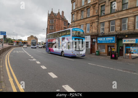 Eine erste Glasgow Double Decker Bus Eglinton Street in Glasgow in Richtung Innenstadt Stockfoto