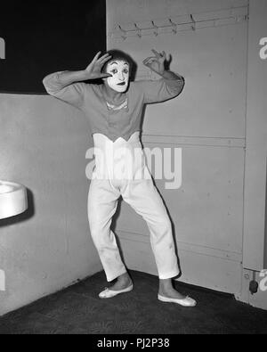 Der französische Schauspieler und Pantomime, Marcel Marceau in der Durchführung in Chicago, 5. März 1958. Stockfoto