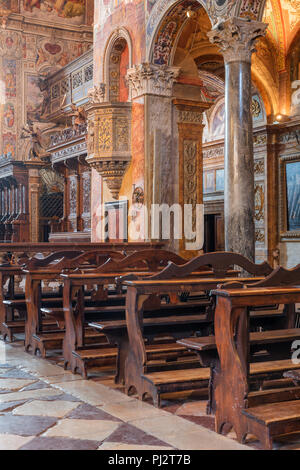 Innenraum der Kirche San Pietro, Perugia, Umbrien, Italien Stockfoto