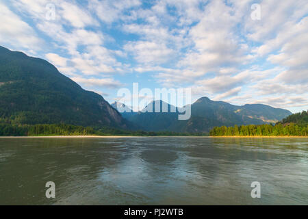 Der Fraser River in der Hoffnung, British Columbia. Stockfoto