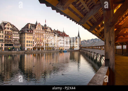 Kapellbrücke oder Kapellbrücke in Luzern, Schweiz Stockfoto