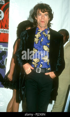 LOS ANGELES, Ca - 9. SEPTEMBER: Sänger Mick Jagger nimmt an der 9. jährlichen MTV Video Music Awards am 9. September 1992 an Pauley Pavillion, UCLA in Westwood, Los Angeles, Kalifornien. Foto von Barry King/Alamy Stock Foto Stockfoto