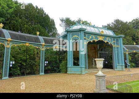 Voliere - Waddesdon Manor - Buckinghamshire, England - Stockfoto