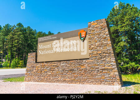 Rushmore, South Dakota, USA. 07-28-17: Mount Rushmore natonal Memorial Zeichen im Eingang Stockfoto