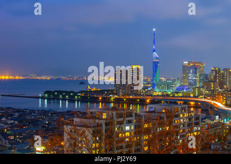 Hakata Stadtbild bei Nacht in Fukuoka, Japan. Stockfoto