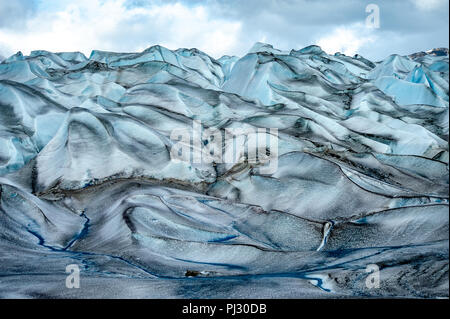 Gletscher Helikopter-tour - Juneau Alaska Kreuzfahrt Schiff Ausflug über die Juneau Icefield Landung auf Gilkey Gletscher - atemberaubend blauen eiszeitliche Schmelzwasser Stockfoto