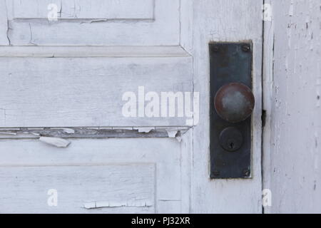 Alte Lackierung Peeling aus Holz Tür Stockfoto