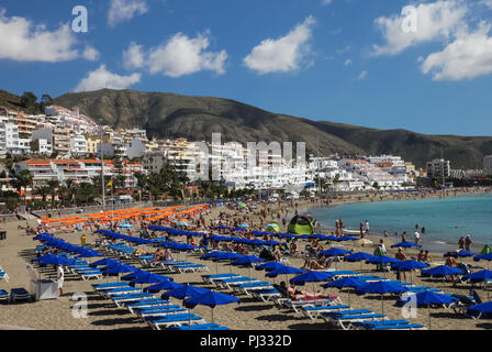 Die Inseln Teneriffa ist ein Ort für Touristen. Küste auf das Meer und die Hotels am Strand. Stockfoto