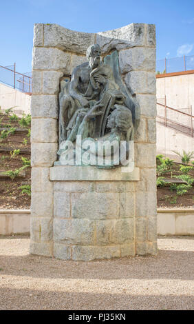 Badajoz, Spanien - Mai 25th, 2018: Der Evangelist Matthäus gehört zu 4 Evangelisten sculptorical Gruppe. Von Bildhauer Juan de Ávalos Stockfoto