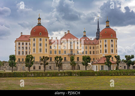 MORITZBURG, Deutschland - 21. August: Moritzburg Schloss Moritzburg, BRONCHIAL am 21. August 2018. Das barocke Schloss wurde im 16. Jahrhundert von Herzog gebaut Stockfoto