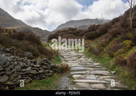 Steiniger Weg zu Cwm Idwal, Snowdonia National Park, North Wales. Stockfoto