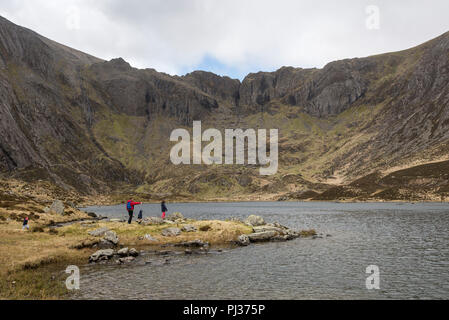 Schöne Berglandschaft rund um Llyn Idwal im Cwm Idwal Nature Reserve, Snowdonia National Park, North Wales. Stockfoto