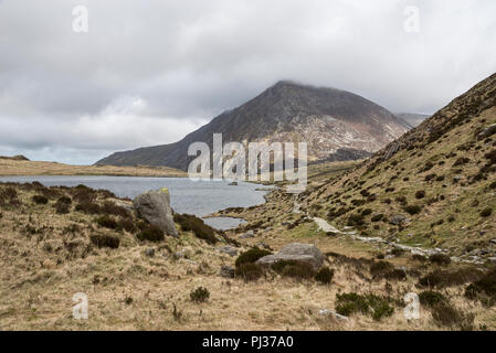 Schöne Berglandschaft rund um Llyn Idwal im Cwm Idwal Nature Reserve, Snowdonia National Park, North Wales. Stockfoto