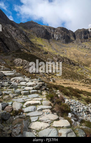 Steinigen Weg bis zu der Küche des Teufels bei Cwm Idwal, Snowdonia National Park, Wales. Stockfoto