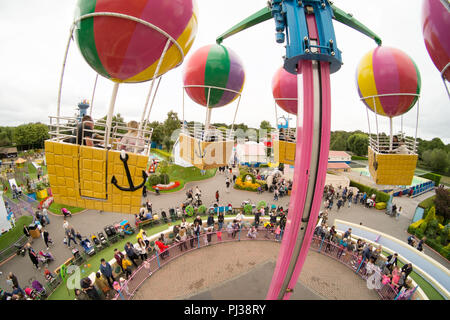 Die Solitärspiele big Ballonfahrt, Solitärspiele Welt, Paultons Park, Romsey, Hampshire, England, Vereinigtes Königreich. Stockfoto