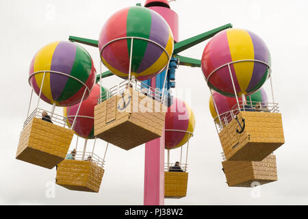 Die Solitärspiele big Ballonfahrt, Solitärspiele Welt, Paultons Park, Romsey, Hampshire, England, Vereinigtes Königreich. Stockfoto