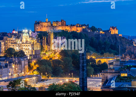 Edinburgh Stadtbild von Calton Hill Sonnenuntergang Dämmerung, Edinburgh, Schottland Großbritannien Stockfoto