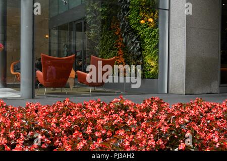 Orange und Grau Büro Lounge im Chicago Loop Stockfoto