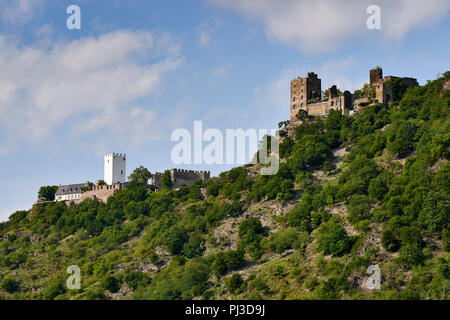 Sterrenberg Burg (Burg Sterrenberg), 12. Jahrhundert, Links und Liebenstein Burg (Burg Liebenstein), 13. Jahrhundert, oberhalb des Dorfes Kamp-Bornhofen Stockfoto