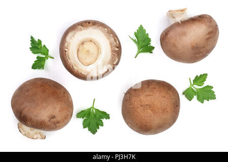 Frische champignon Pilze mit Petersilie auf weißem Hintergrund. Ansicht von oben. Flach Stockfoto