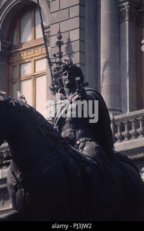 ESCULTURA EN BRONCE DE Carlos IV. von Bourbon (1748-1819) REY DE ESPAÑA Y DE LAS INDIAS - 1803 - ESTATUA ECUESTRE SITUADA EN LA PLAZA MANUEL TOLSA. Autor: Manuel Tolsá (1757-1816). Ort: Außen, Mexiko-stadt, CIUDAD DE MEXICO. Stockfoto