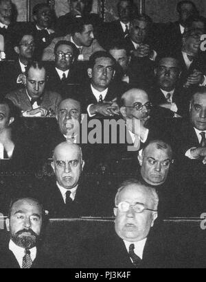 APERTURA DE LAS CORTES DE LA II REPUBLICA, EN PRIMER TERMINO AZAÑA SENTADO, 1931/36. Lage: CONGRESO DE LOS DIPUTADOS - INTERIEUR, MADRID. Stockfoto