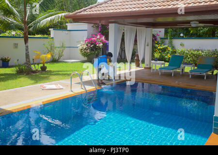 Taschen von Salz in ein Salzwasser Pool in Thailand geschüttet wurde Stockfoto