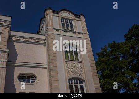 Große Villa, 'Art Nouveau' Stil. Die Anfang des zwanzigsten Jahrhunderts. Der Ferienort Krynis Morska, befindet sich am Ufer der Ostsee entfernt. Stockfoto