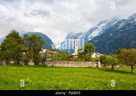 Bergdorf Soglio in den Schweizer Alpen, Maloja District, Kanton Graubünden, Schweiz. Stockfoto