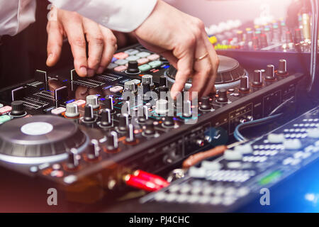 DJ-Musik auf dem Bedienfeld Stockfoto