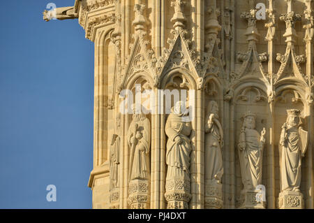 Nevers (Burgund, Frankreich). Die Kathedrale des Heiligen Cyricus und Saint Julitta von Nevers hat die Besonderheit des besitzenden zwei Apsiden wi Stockfoto