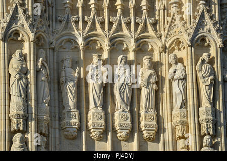 Nevers (Burgund, Frankreich). Die Kathedrale des Heiligen Cyricus und Saint Julitta von Nevers hat die Besonderheit des besitzenden zwei Apsiden wi Stockfoto