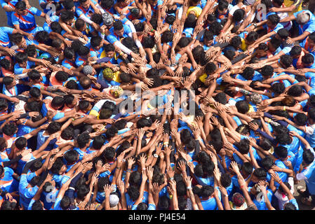 Mumbai, Indien. 03 Sep, 2018. # # Mumbai Indien # Dahi Handi #Festival # Feier # Leute #Voll #menschliche Pyramide # Lord Krishna Credit: Sandeep Rasal/Pacific Press/Alamy leben Nachrichten Stockfoto