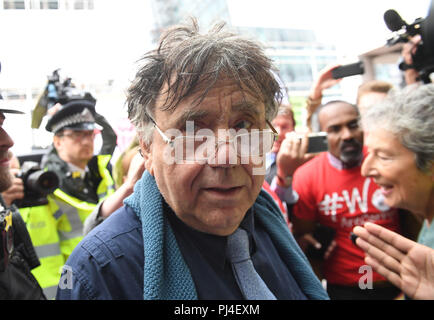 Peter Willsman anreisen, für eine Konferenz der nationalen Exekutivkomitees in London, die erwartet wird, ob die Internationale Erinnerung an den Holocaust Alliance (Ihra) Definition des Antisemitismus und seine Beispiele, die Gegenstand eines erbitterten Streit innerhalb der Partei in den letzten Monaten zu entscheiden. Stockfoto