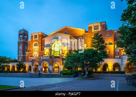 National Taiwan University Bibliothek bei Nacht Stockfoto