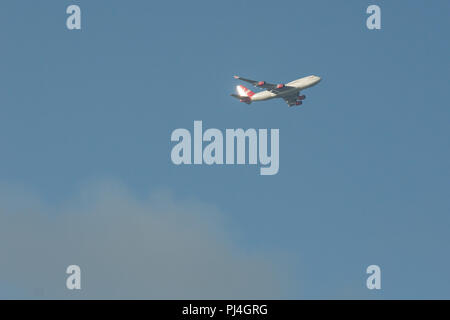 Virgin Atlantic Jumbo Jet Abflug Flughafen Glasgow, Renfrewshire, Schottland - 2. Mai 2016 (Boeing 747-400) Stockfoto