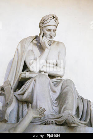 Grabmal für den berühmten italienischen Dichters Dante Alighieri, in der Basilika Santa Croce in Florenz, Italien Stockfoto