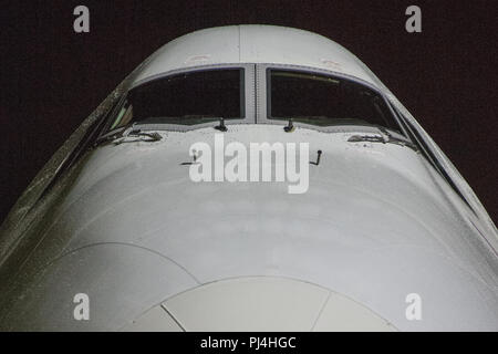 Virgin Atlantic Jumbo Jet (Boeing 747-400) am Internationalen Flughafen Glasgow, Schottland gesehen - 8. Juli 2017 Stockfoto