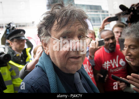 Peter Willsman anreisen, für eine Konferenz der nationalen Exekutivkomitees in London, die erwartet wird, ob die Internationale Erinnerung an den Holocaust Alliance (Ihra) Definition des Antisemitismus und seine Beispiele, die Gegenstand eines erbitterten Streit innerhalb der Partei in den letzten Monaten zu entscheiden. Stockfoto