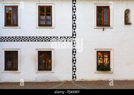 Historische Architektur in der Altstadt von Prievidza in der Slowakei. Stockfoto