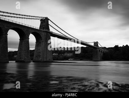 Foto: © Jamie Callister. Die Menai Bridge, Menai Straits, Anglesey, Nordwales, 1. September, 2018 Stockfoto