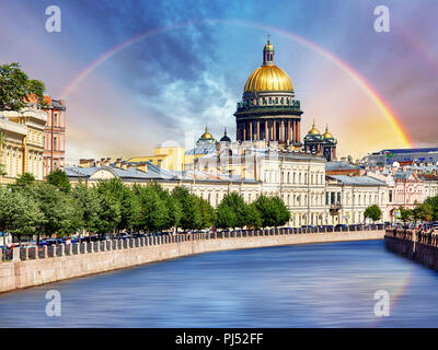 St. Isaac Kathedrale über moyka River, in St. Petersburg, Russland Stockfoto