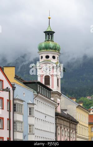 Die historische Krankenhaus Kirche (spitalskirche) in der Altstadt von Innsbruck, der Hauptstadt von Tirol in Österreich. Stockfoto