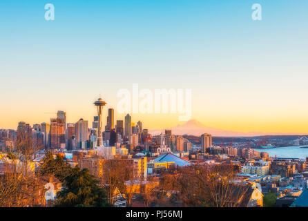 Schöne Seattle City Skyline im Sonnenuntergang, Washington, USA. Stockfoto