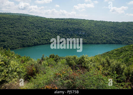 Limski Kanal Limski Fjord genannt auch in Istrien in der Nähe von Rovinj. Adria, Kroatien. Stockfoto