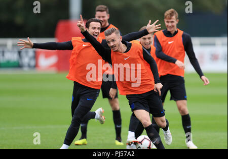 England's Ben Chilwell und James Maddison während einer Trainingseinheit im St Georges' Park Burton Stockfoto